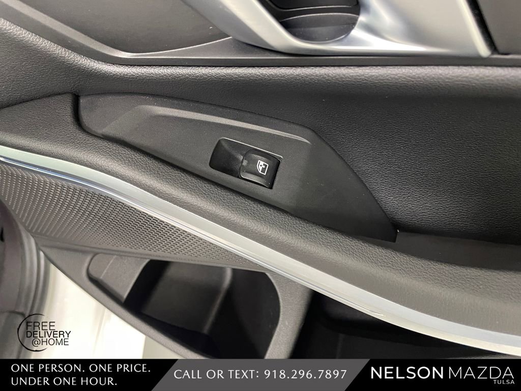 Used 2024 BMW 330i xDrive Sedan AWD/4WD image 40
