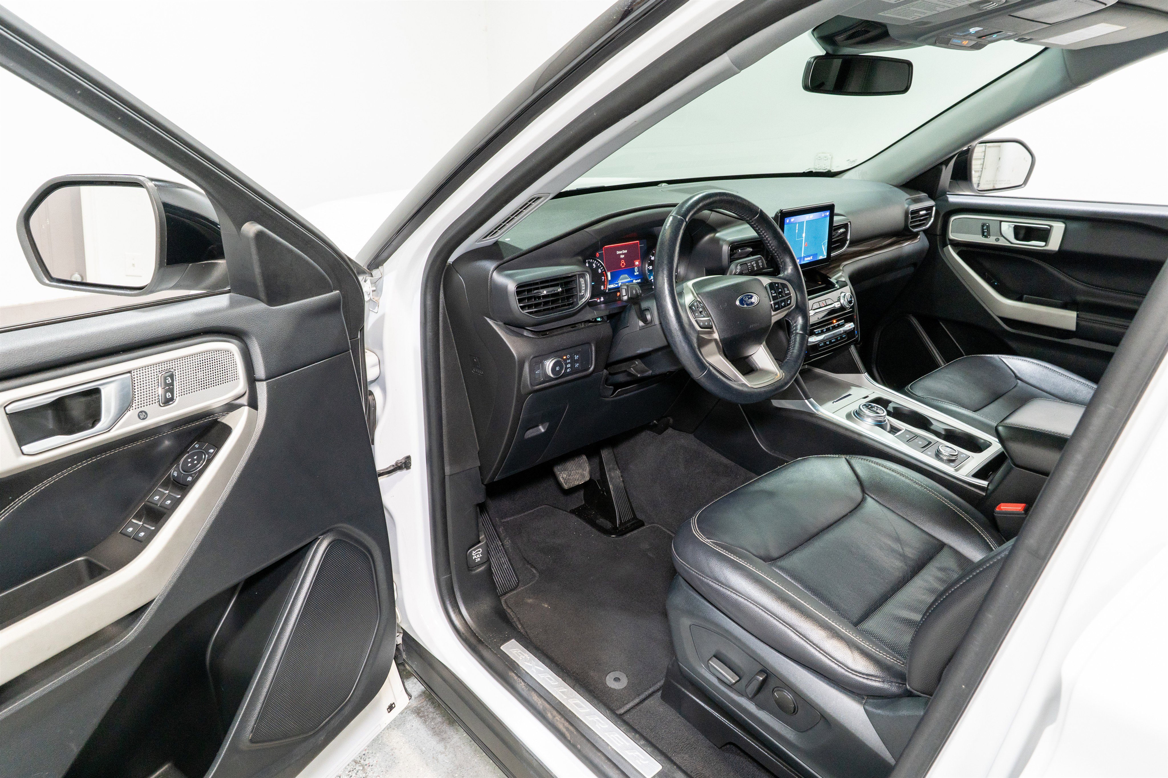 Used 2022 Ford Explorer Limited image 11