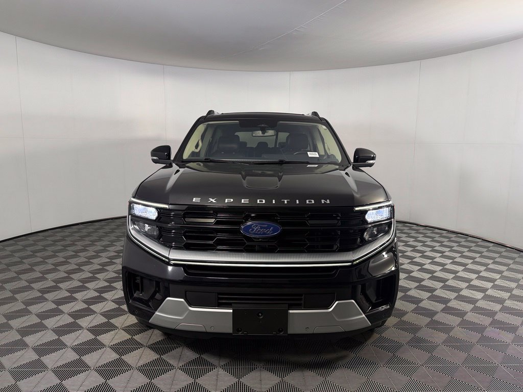 Used 2025 Ford Expedition Platinum AWD/4WD image 2