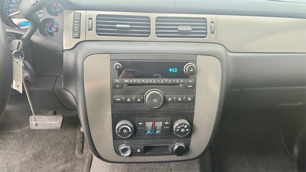 Used 2009 Chevrolet Suburban LS image 20