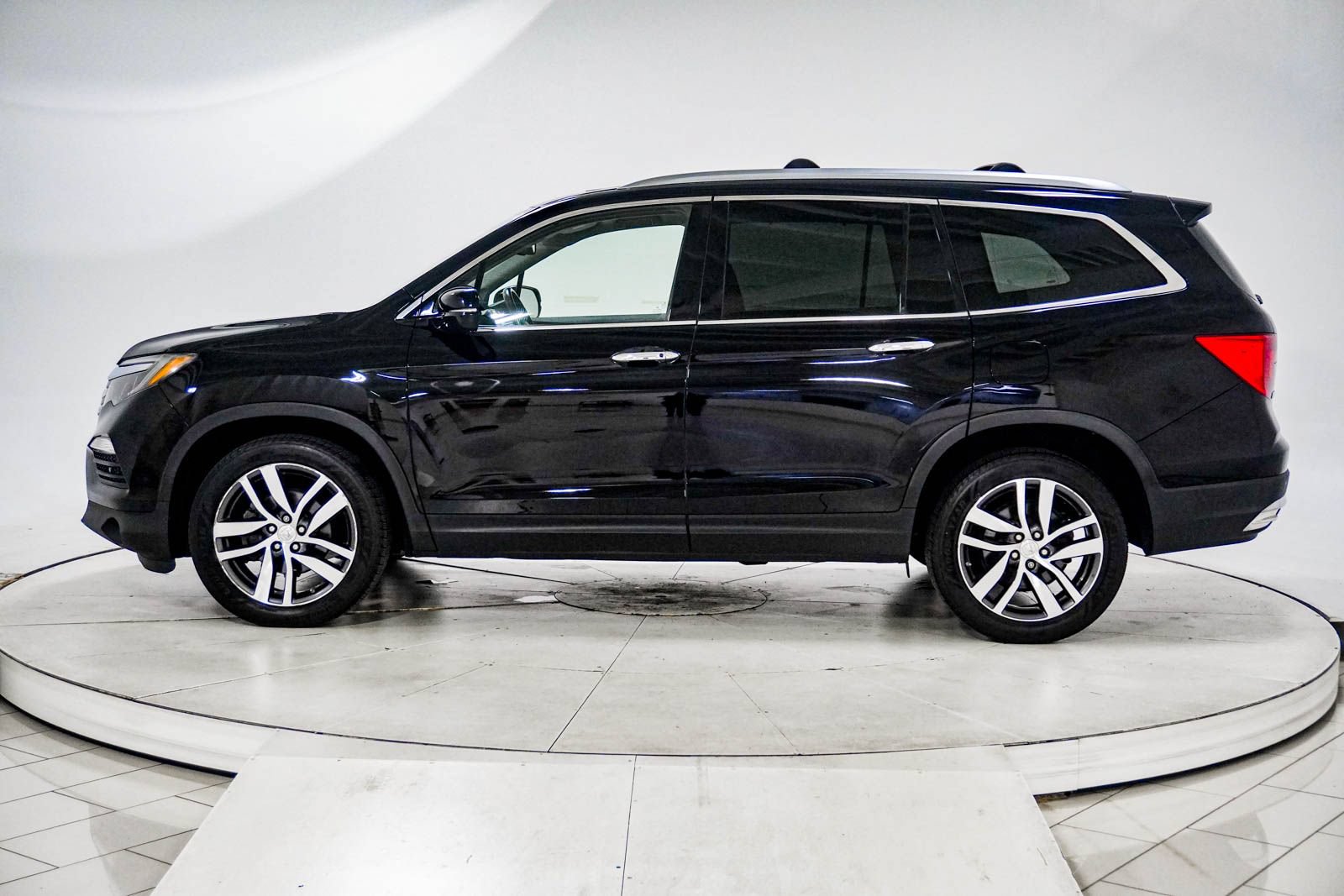 Used 2016 Honda Pilot Elite image 5