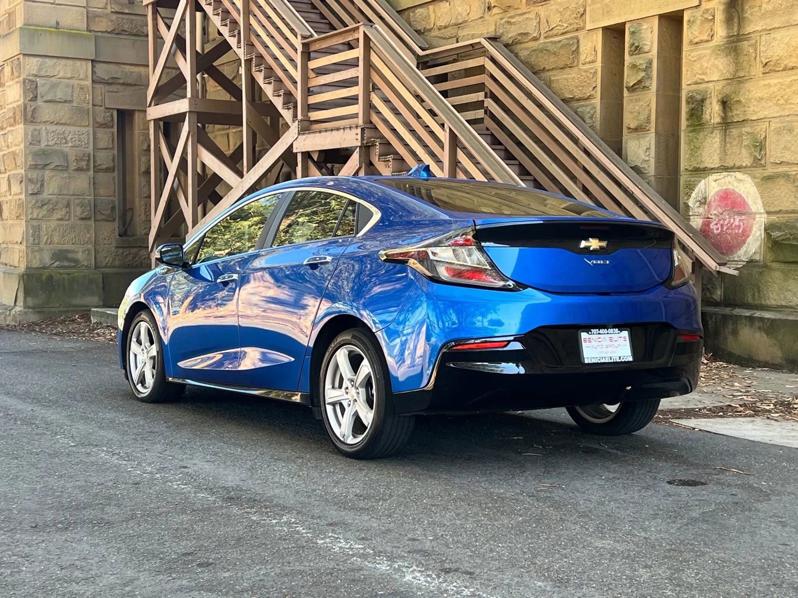 Used 2017 Chevrolet Volt LT w/ Comfort Package image 5