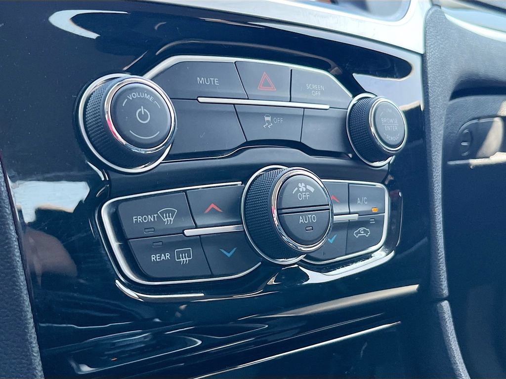 Used 2023 Chrysler 300 Touring w/ Sport Appearance Package RWD image 15