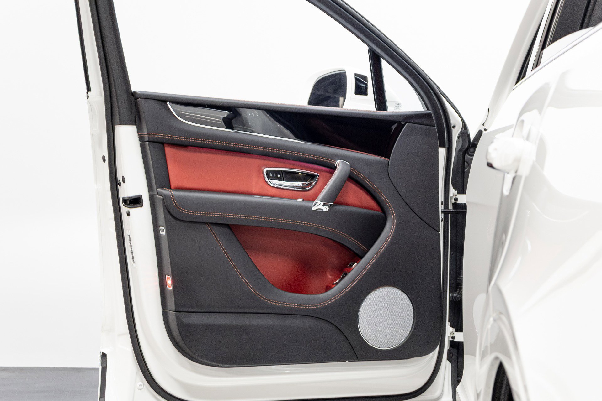 Used 2020 Bentley Bentayga image 59