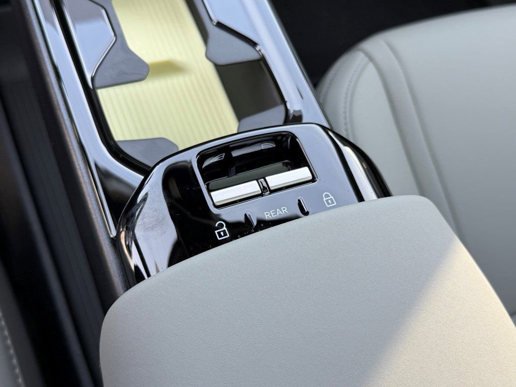 New 2026 Volvo EX30 Cross Country Ultra image 25