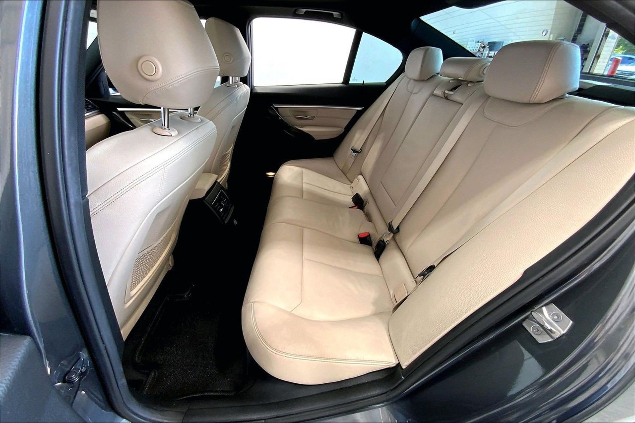 Used 2018 BMW 330i Sedan RWD image 19