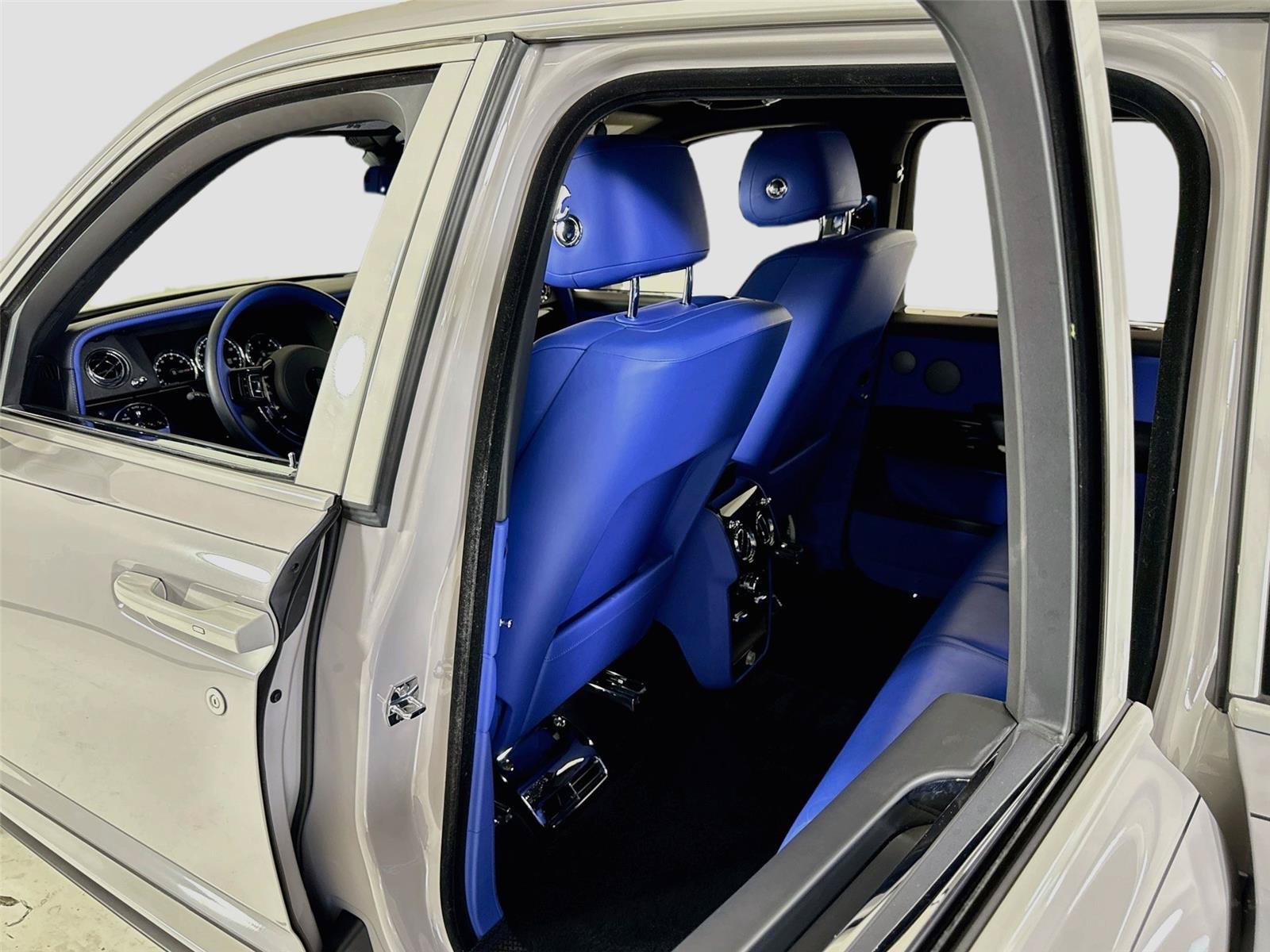 Used 2024 Rolls-Royce Cullinan Black Badge w/ Leather Finishing Pack AWD/4WD image 25
