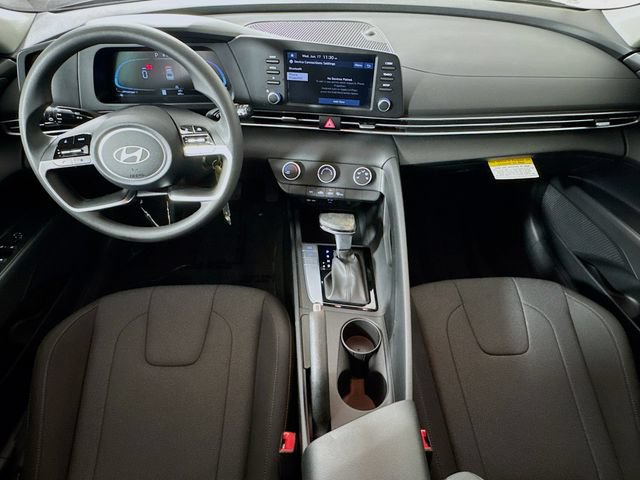 Certified 2024 Hyundai Elantra SE FWD image 23
