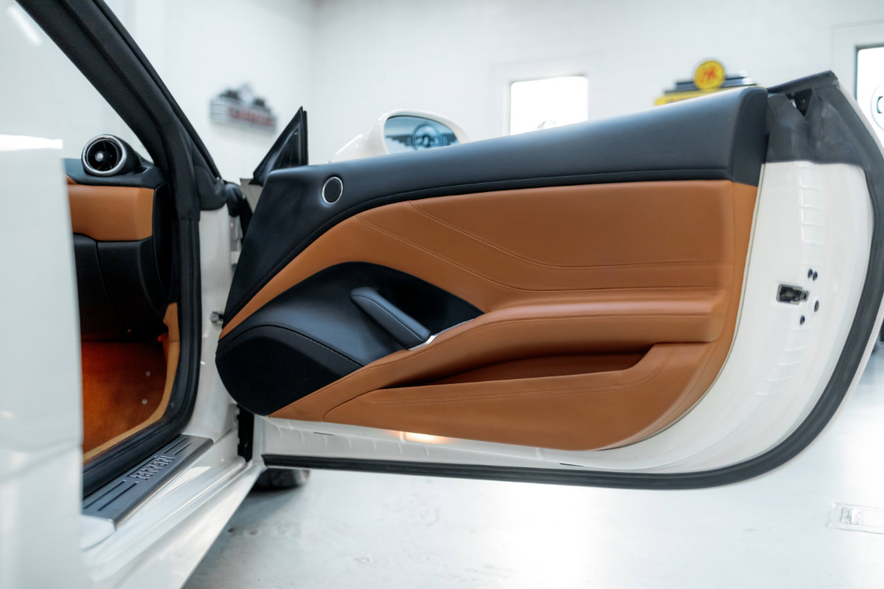 Used 2016 Ferrari California T image 44