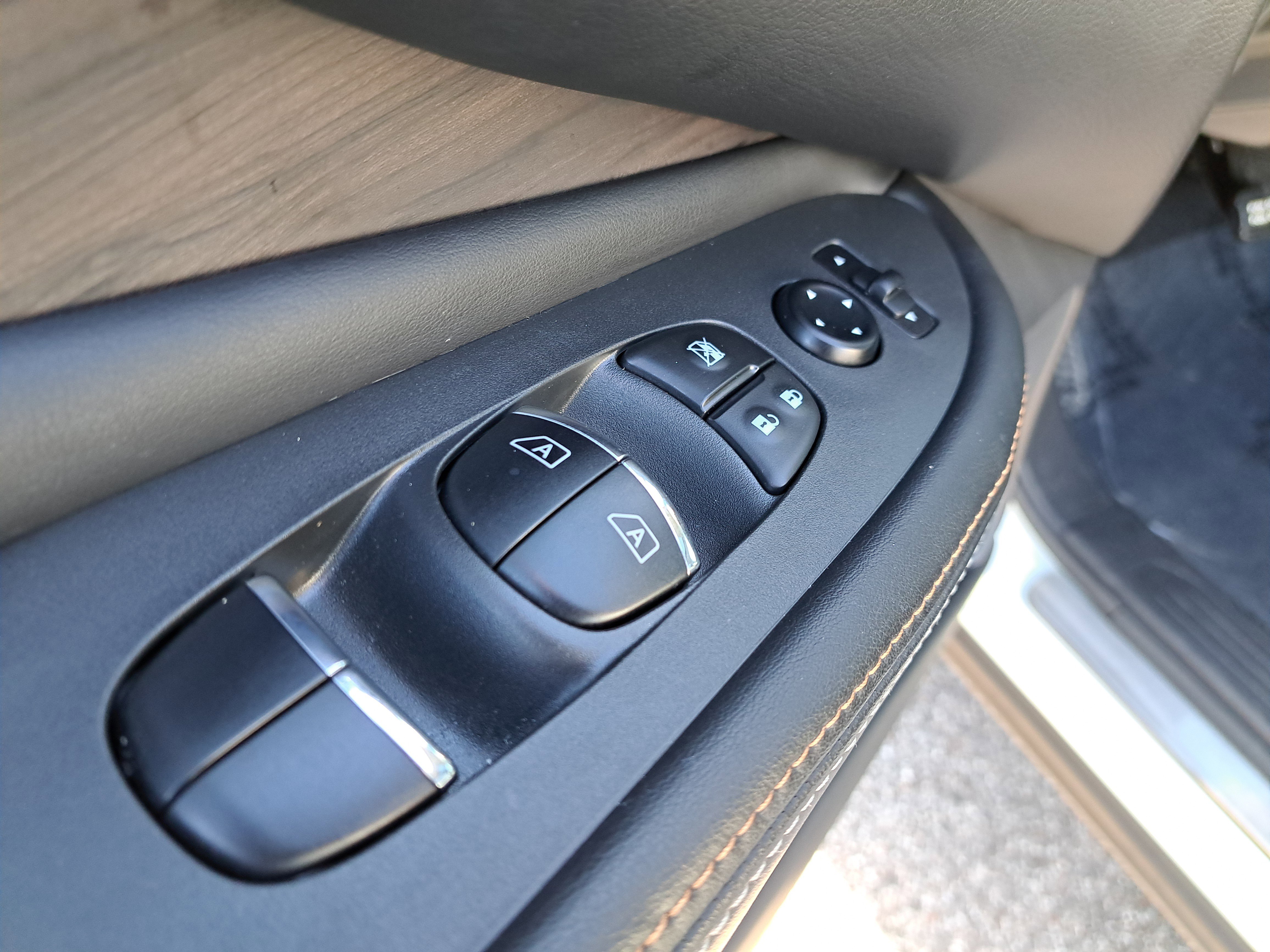 Certified 2024 Nissan Murano Platinum w/ Cargo Package image 16