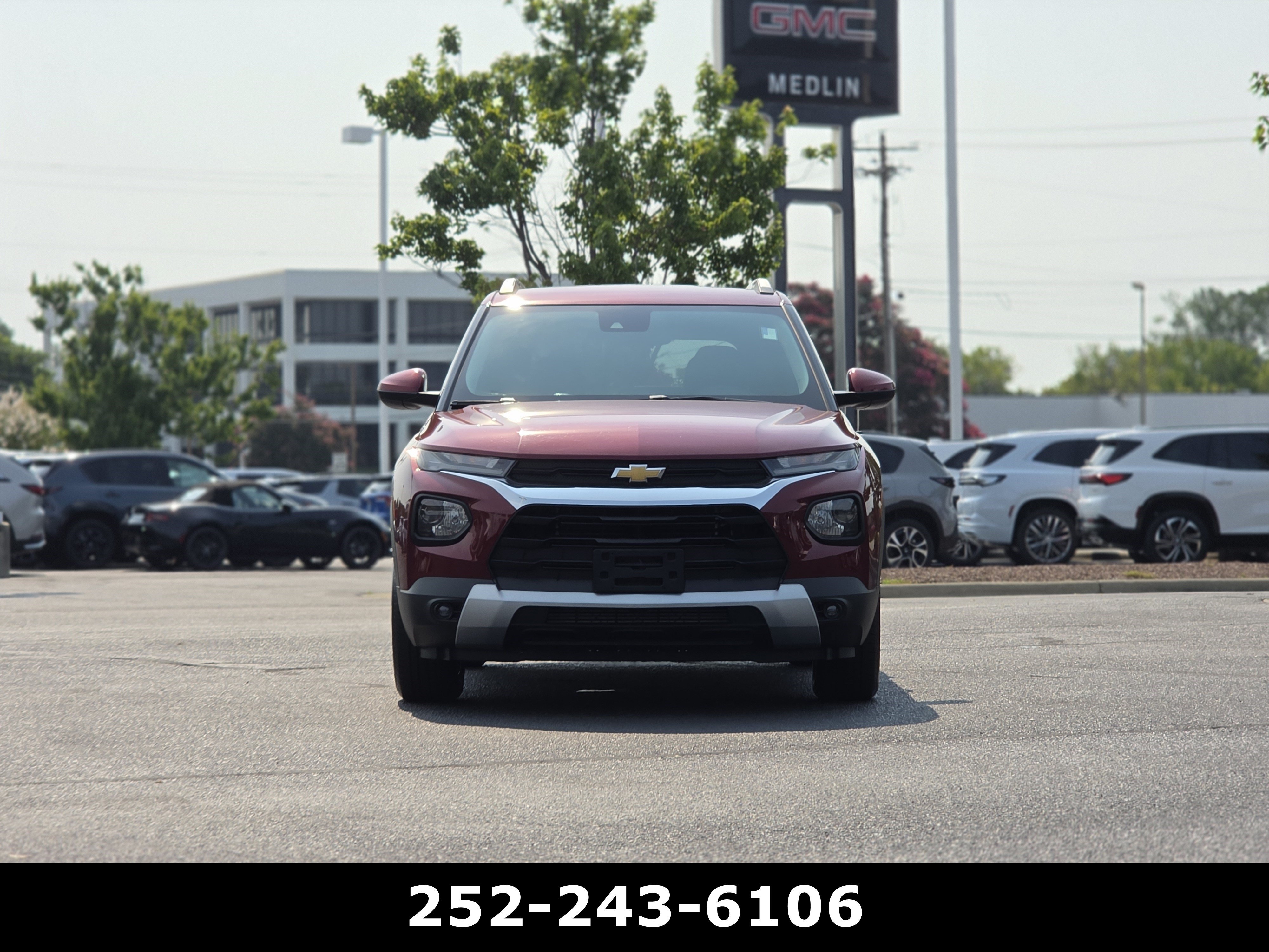 Used 2023 Chevrolet TrailBlazer LT FWD image 2