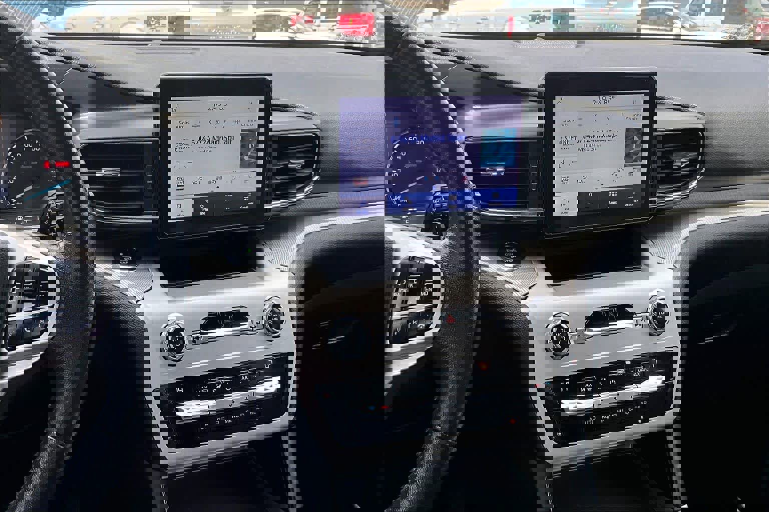 Certified 2021 Ford Explorer XLT w/ Equipment Group 202A image 7