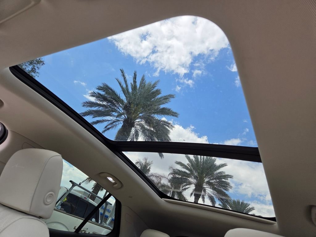 Used 2023 Buick Envision Avenir image 23