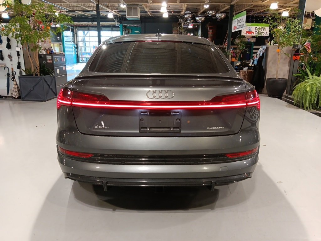 Used 2021 Audi e-tron Prestige w/ Prestige Package image 7
