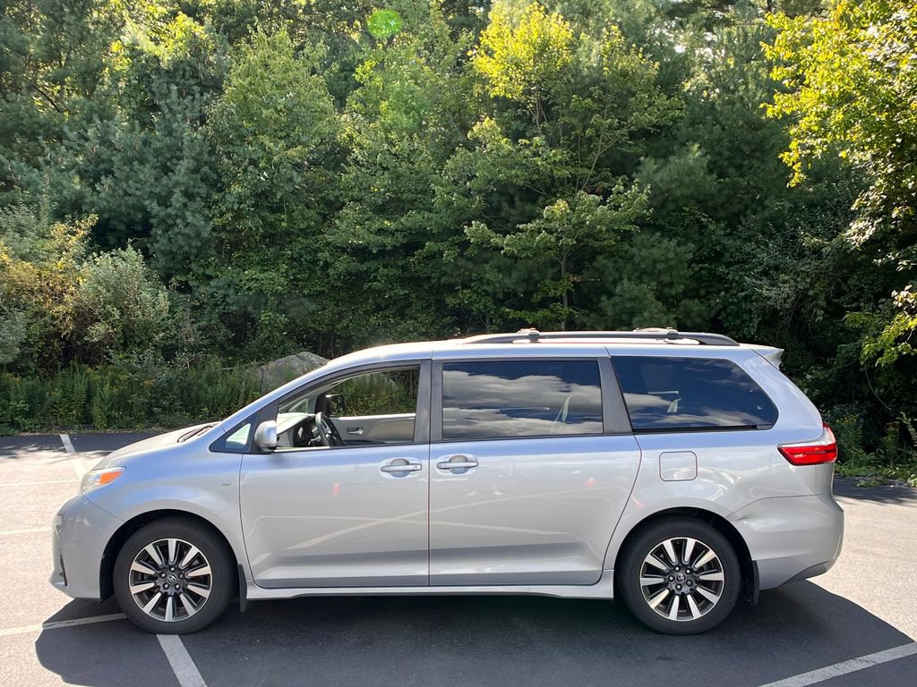 Used 2018 Toyota Sienna LE AWD/4WD image 28