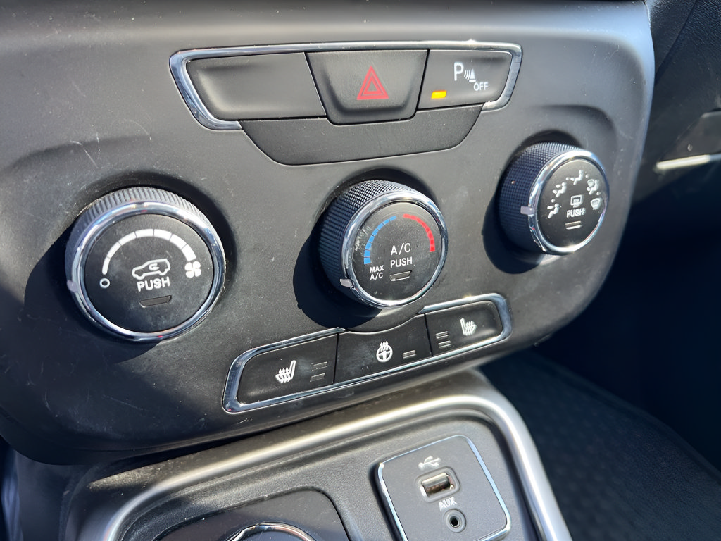 Used 2018 Jeep Compass Latitude w/ Safe & Security Group AWD/4WD image 26