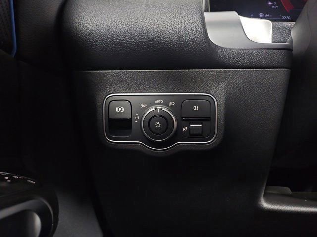 New 2025 Mercedes-Benz GLB 35 AMG 4MATIC image 17