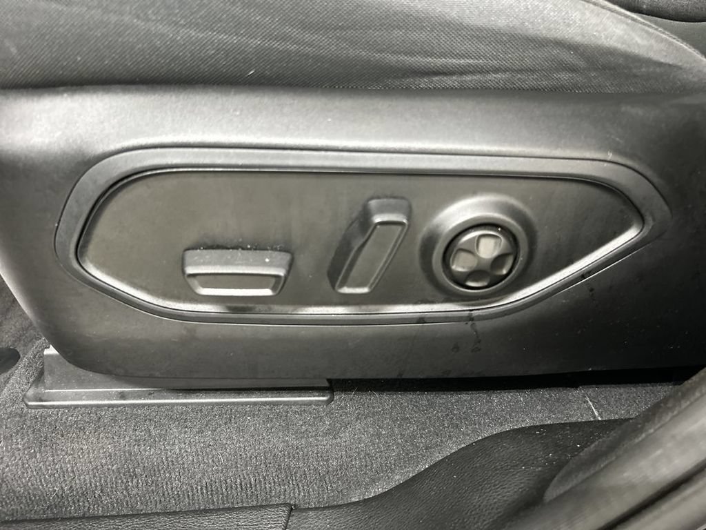 Used 2023 Jeep Grand Cherokee Laredo AWD/4WD image 10