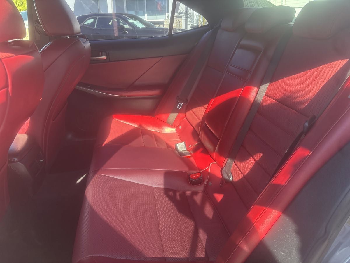 Used 2018 Lexus IS 300 image 27
