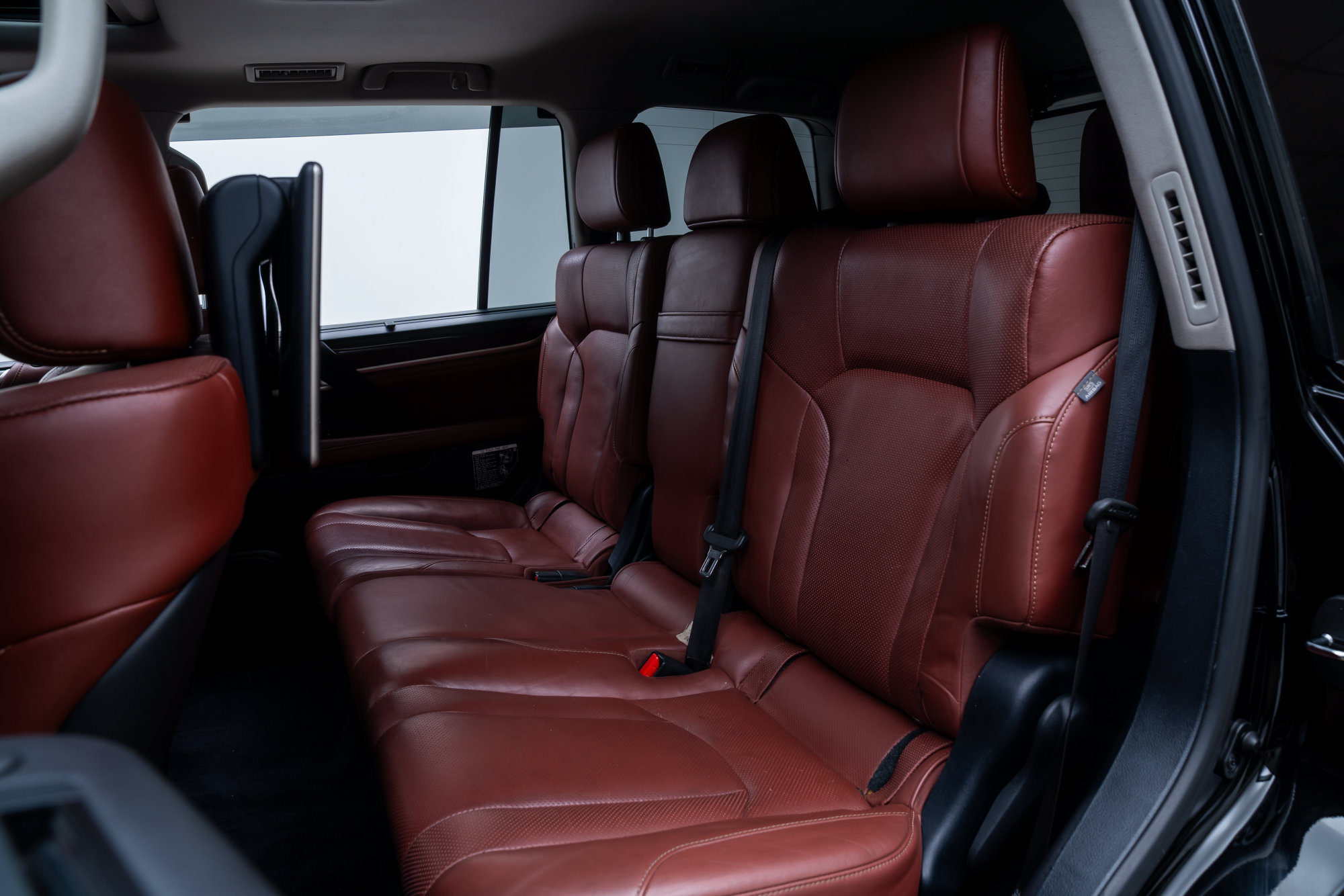Used 2016 Lexus LX 570 4WD w/ Luxury Package image 23