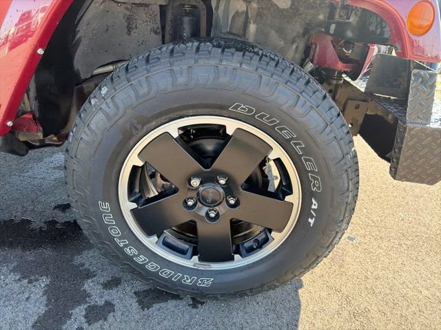 Used 2012 Jeep Wrangler Unlimited Sahara AWD/4WD image 4