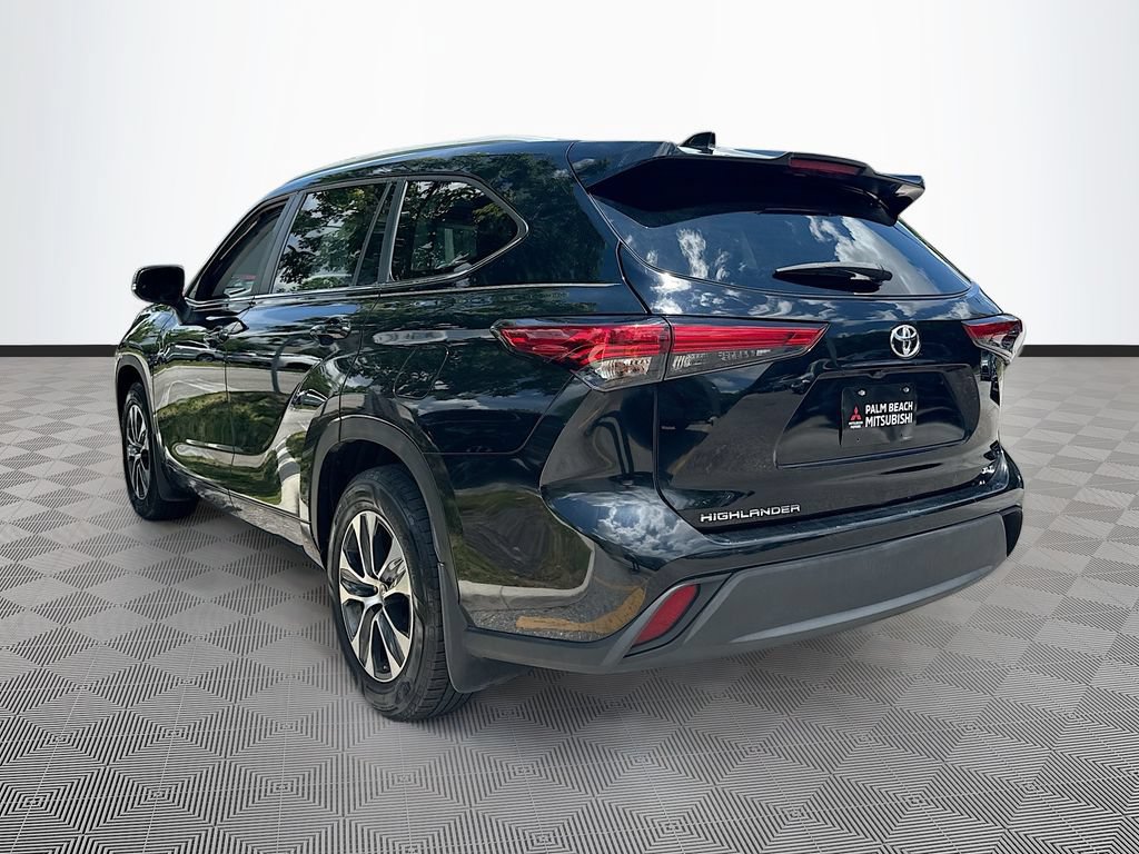 Used 2023 Toyota Highlander XLE FWD image 8