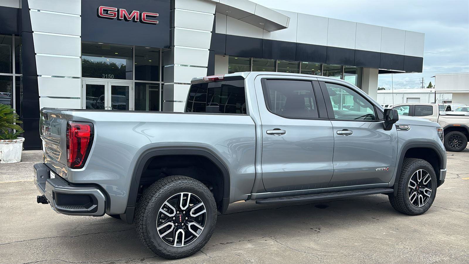 New 2026 GMC Sierra 1500 AT4 w/ AT4 Premium Package AWD/4WD image 8