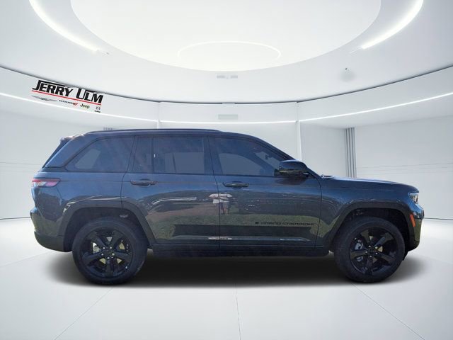 New 2025 Jeep Grand Cherokee Altitude image 2