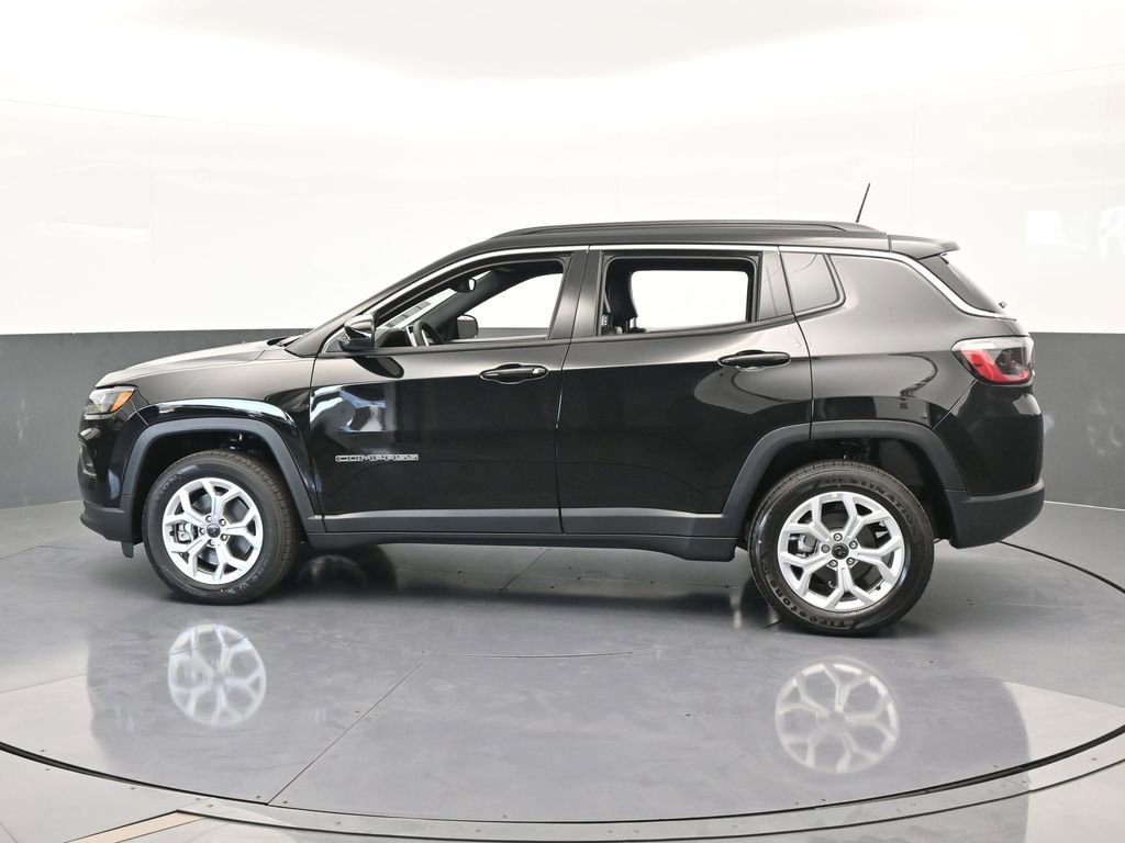 Used 2025 Jeep Compass Latitude image 3