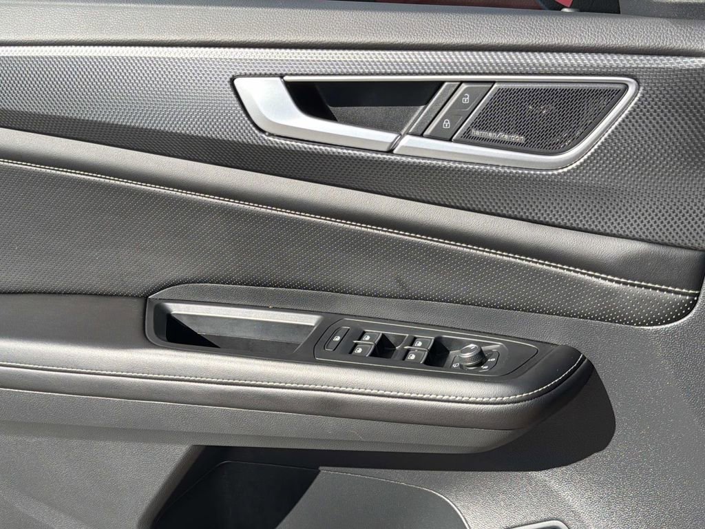 Used 2024 Volkswagen Atlas Cross Sport SEL Premium R-Line image 18