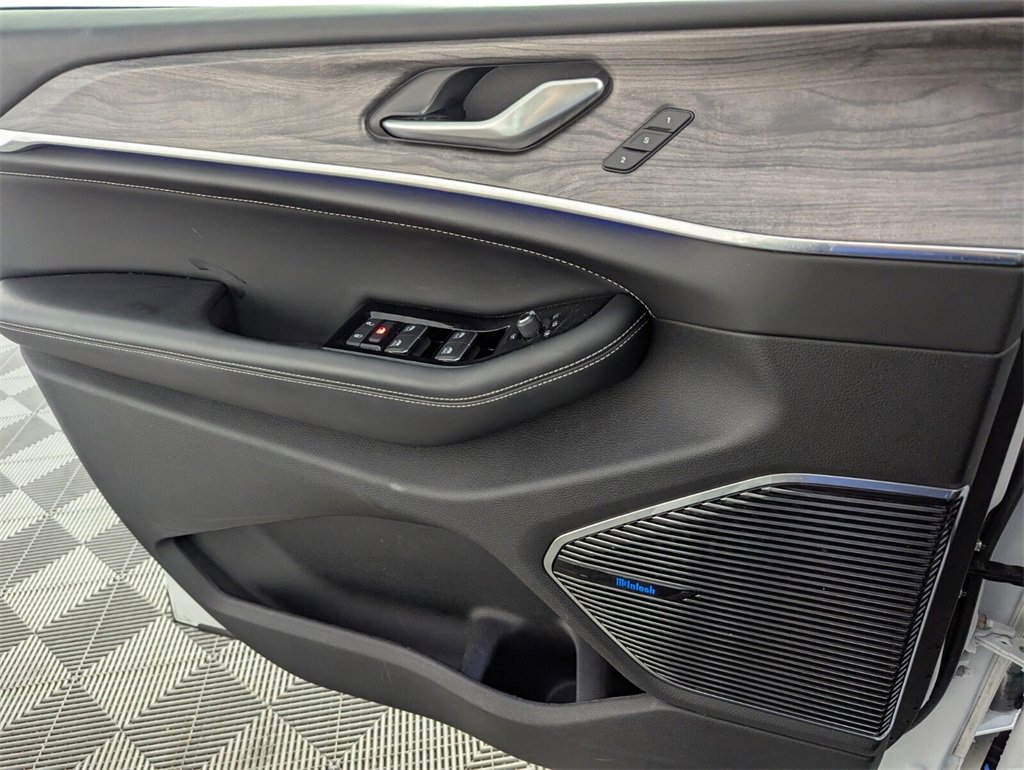 Used 2023 Jeep Grand Cherokee Overland image 28