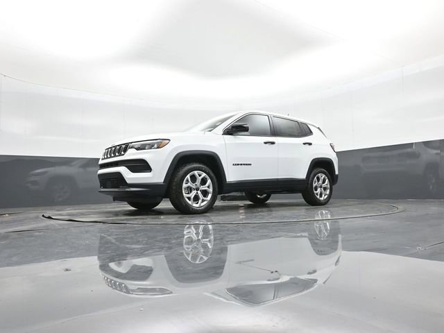 Used 2025 Jeep Compass Sport image 45