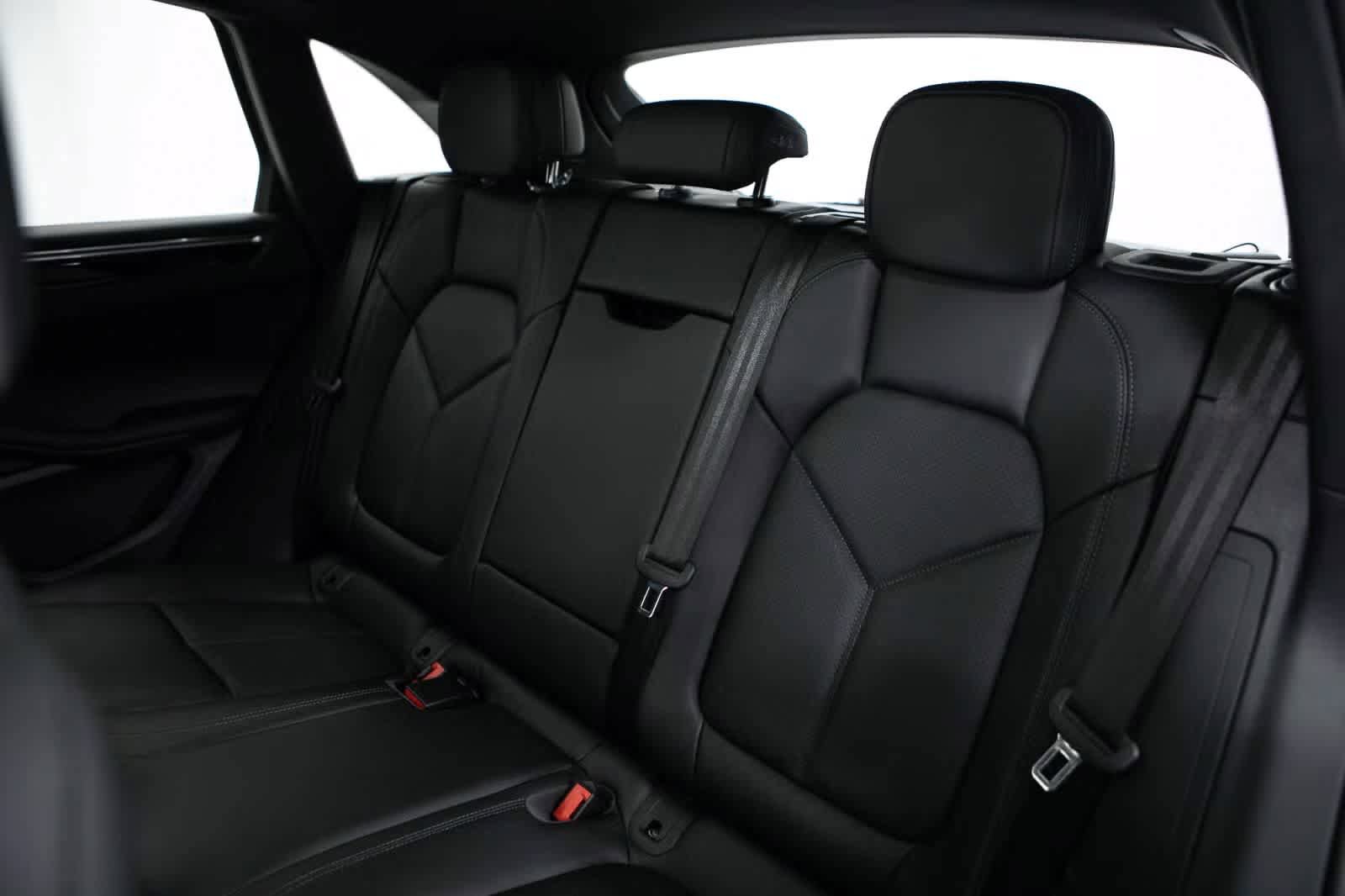 Certified 2026 Porsche Macan Turbo AWD/4WD image 35