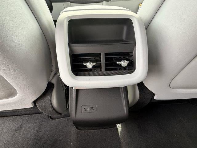 New 2025 Cadillac Lyriq Luxury image 36