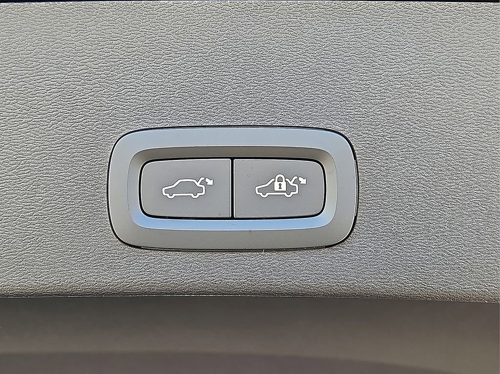 New 2026 Volvo XC40 B4 Plus w/ Protection Package Premier FWD image 14