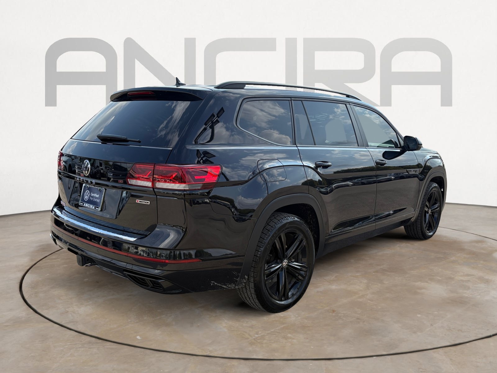 Certified 2022 Volkswagen Atlas SEL R-Line AWD/4WD image 10