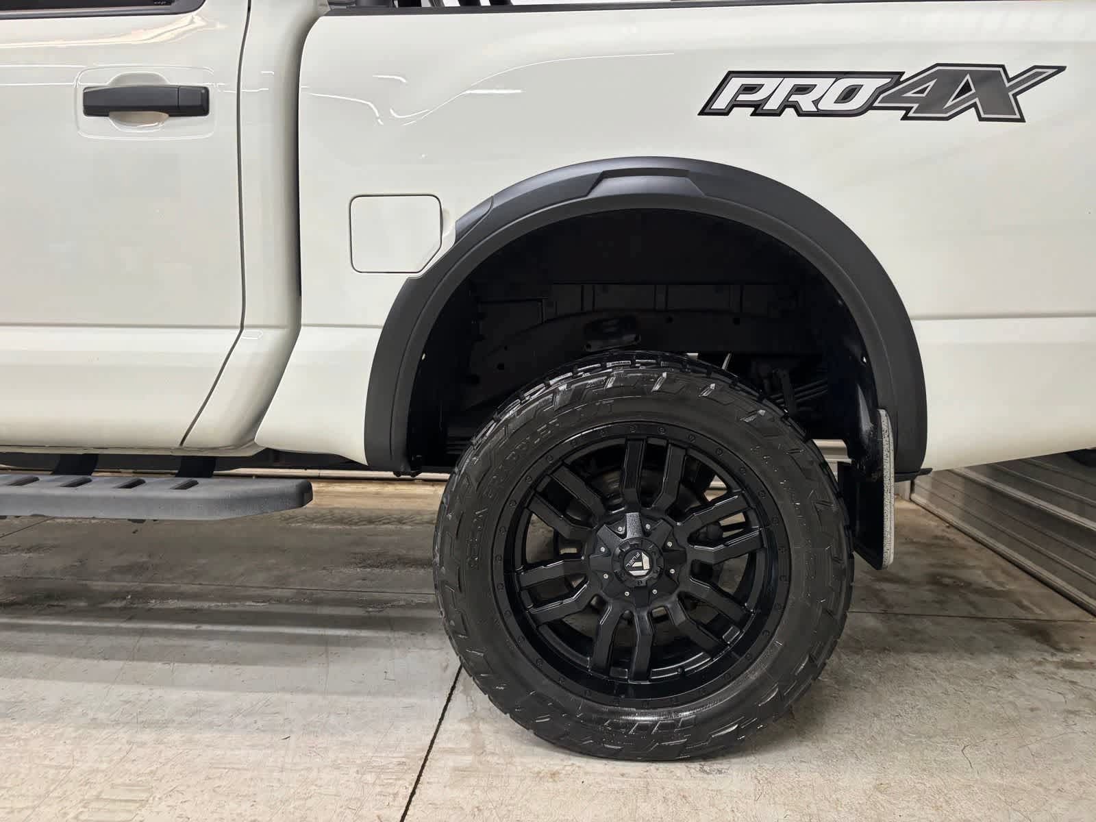 Used 2021 Nissan Titan PRO-4X w/ Pro-4x Convenience Package AWD/4WD image 8