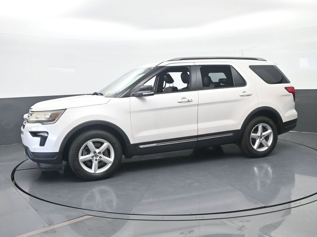 Used 2018 Ford Explorer XLT w/ Equipment Group 202A FWD image 2