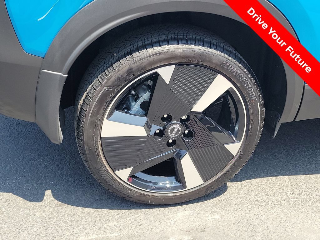 Certified 2025 Nissan Kicks SR FWD image 30