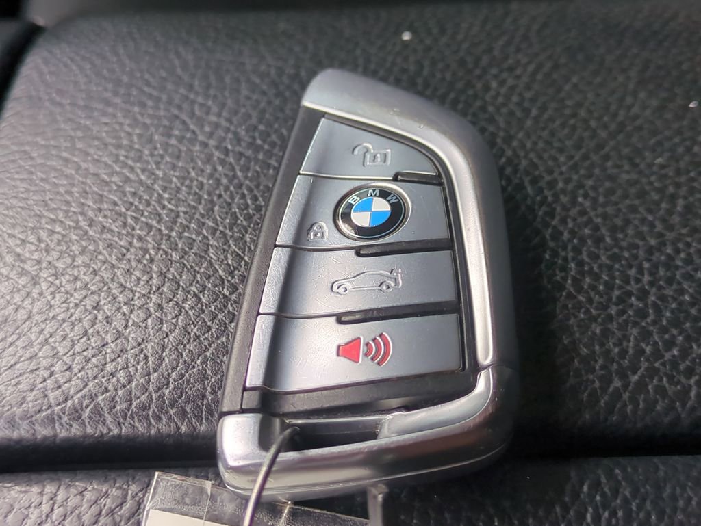 Used 2018 BMW 740i image 32