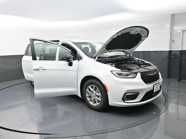 New 2026 Chrysler Pacifica Select image 27