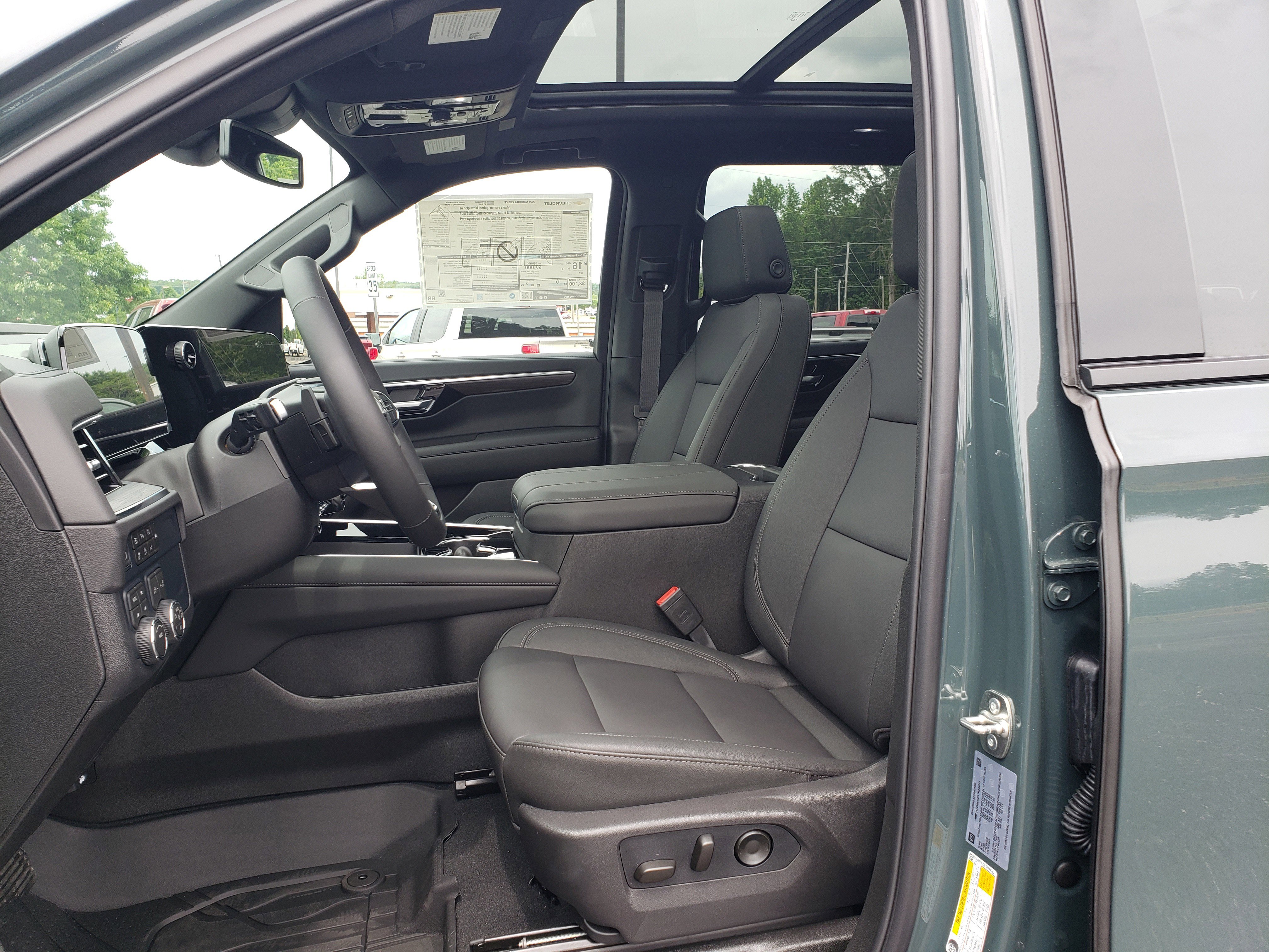 New 2026 Chevrolet Suburban Z71 w/ Comfort Package AWD/4WD image 29