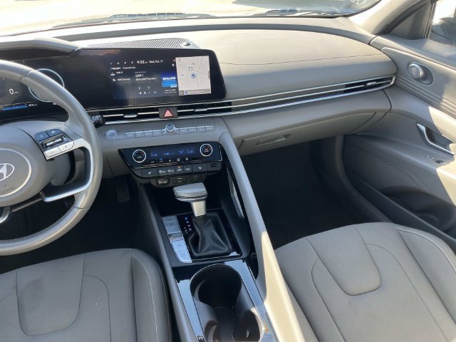 Certified 2025 Hyundai Elantra SEL FWD image 14