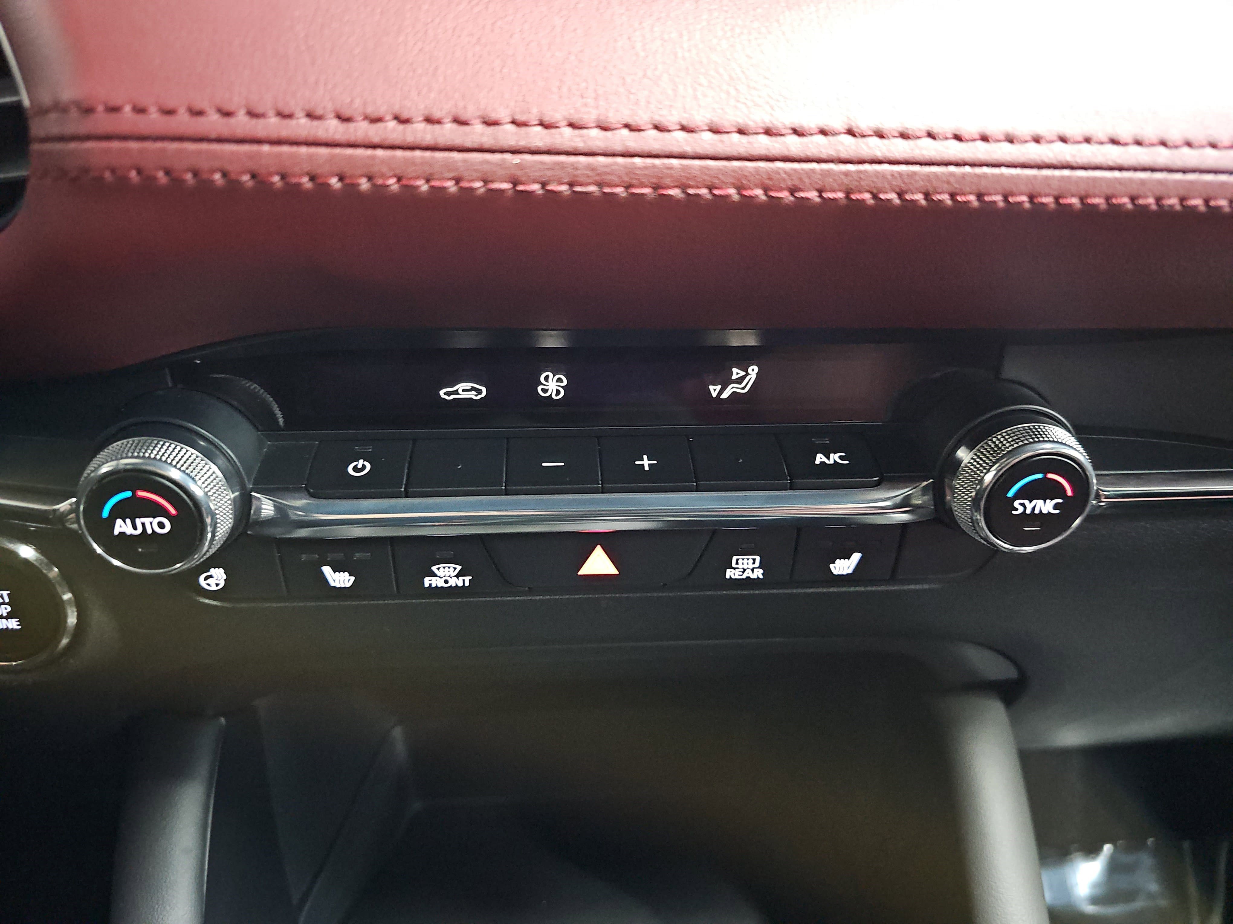 Used 2021 MAZDA MAZDA3 Hatchback w/Premium Plus Pkg image 22