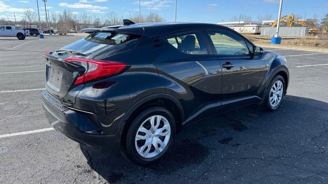 Used 2022 Toyota C-HR XLE image 5