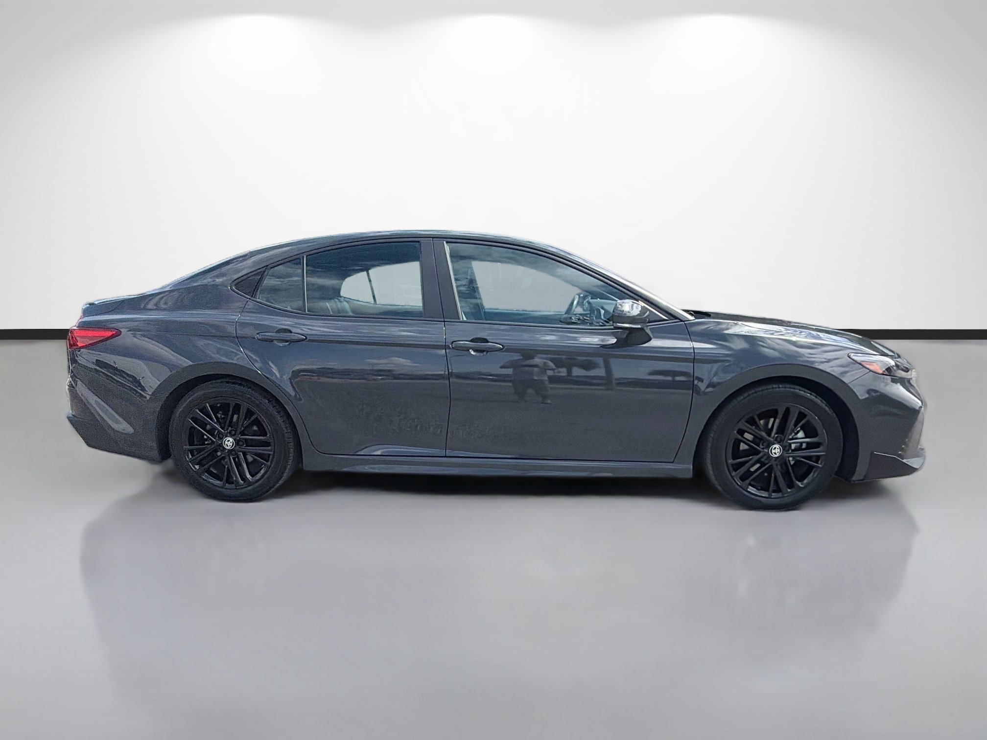 Used 2025 Toyota Camry SE FWD image 2