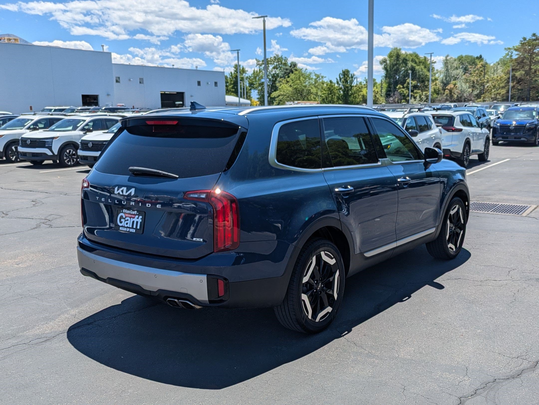 Used 2023 Kia Telluride S AWD/4WD image 3