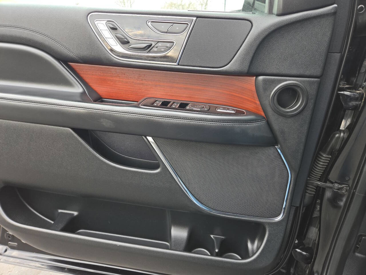 Used 2021 Lincoln Navigator L Reserve image 17