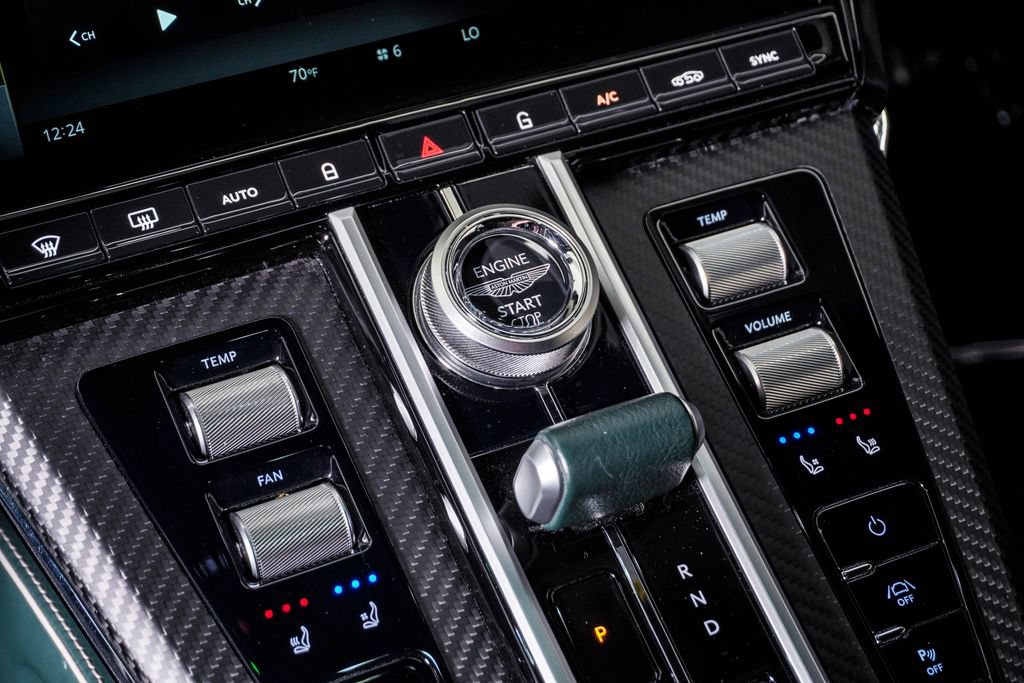 Used 2025 Aston Martin V8 Vantage Coupe RWD image 31