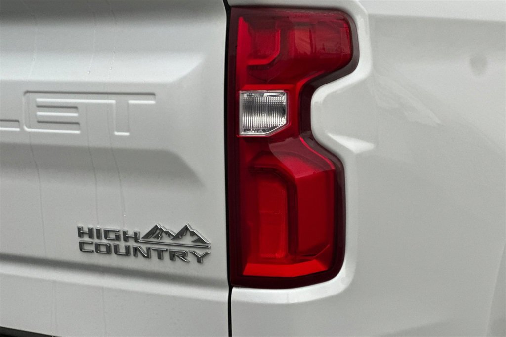 Used 2021 Chevrolet Silverado 1500 High Country w/ Technology Package image 28